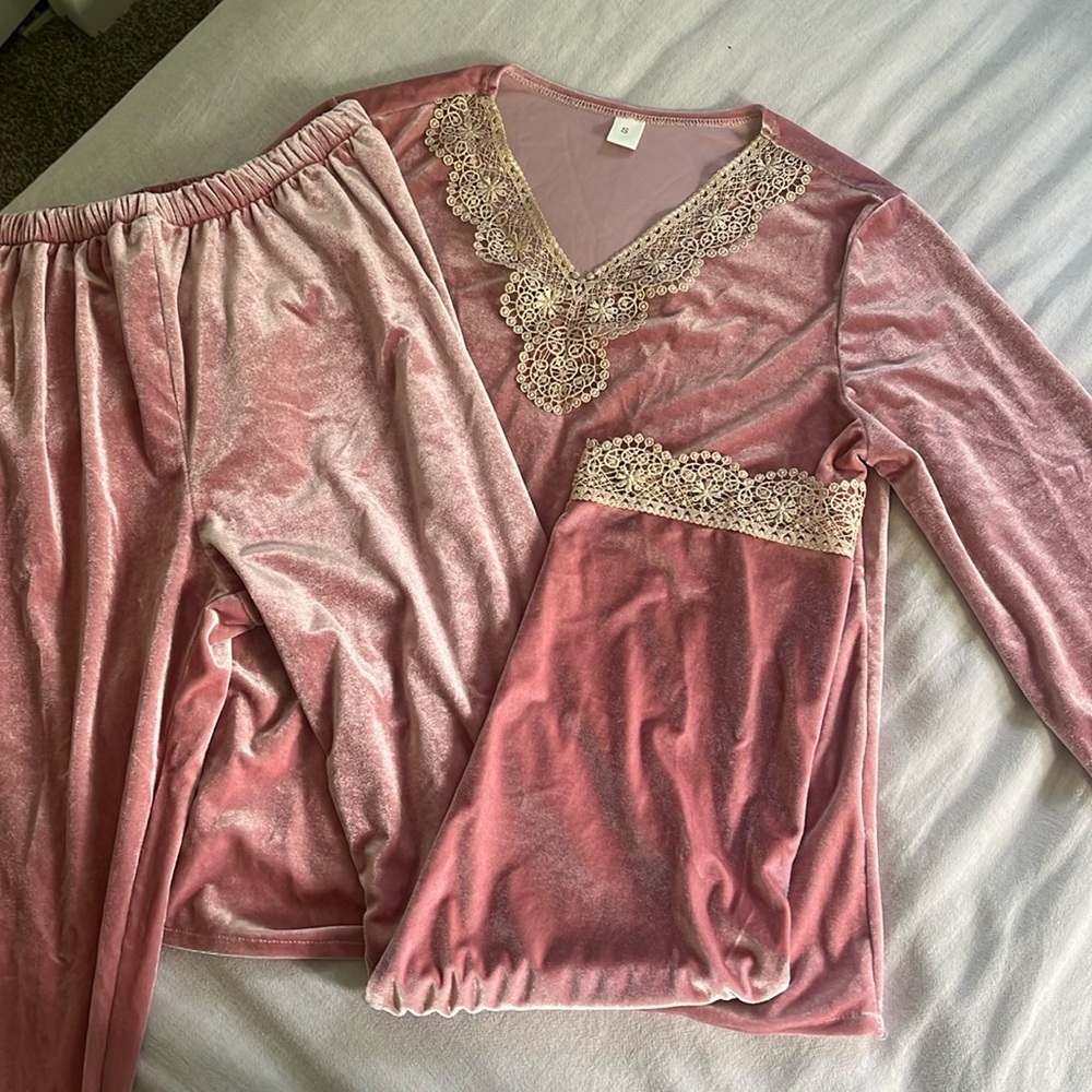 Pink velvet pajama set, size small